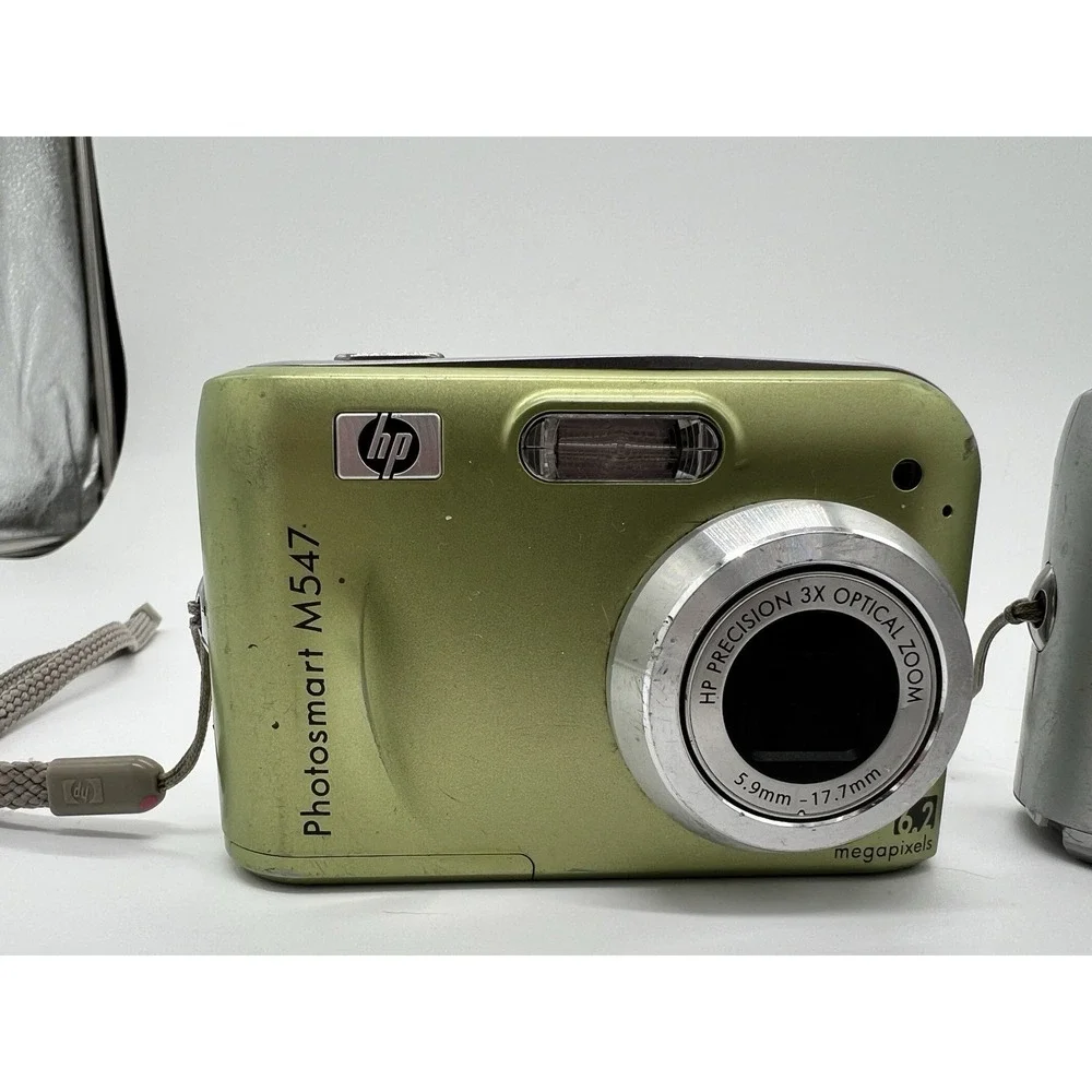 Lot Of‎ 2 HP PhotoSmart M547 6.2MP Digital Cameras For Parts